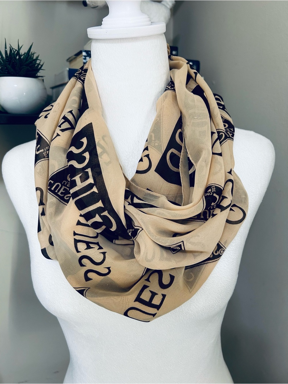 Guess Logo-Monochrome Print Infinity Scarf - Women's Accessories